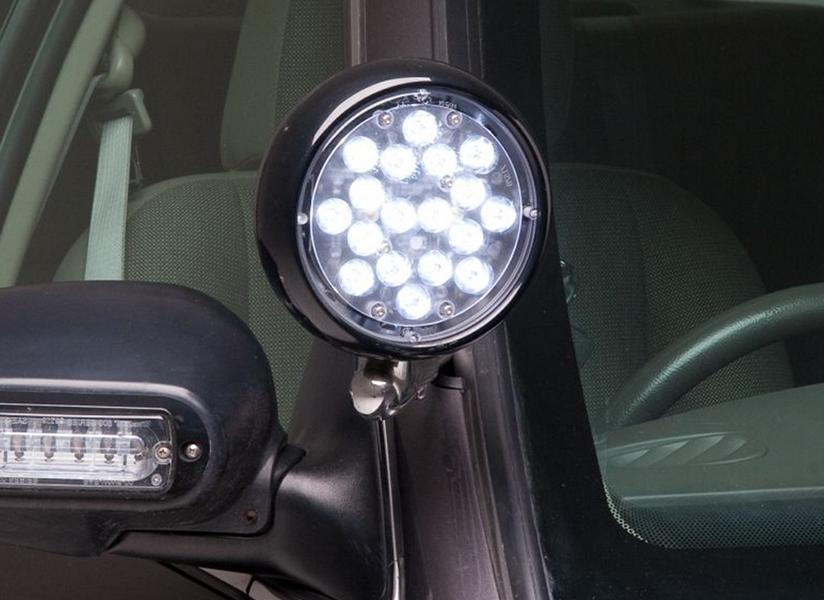 Info: quale illuminazione aggiuntiva è consentita sull'auto?