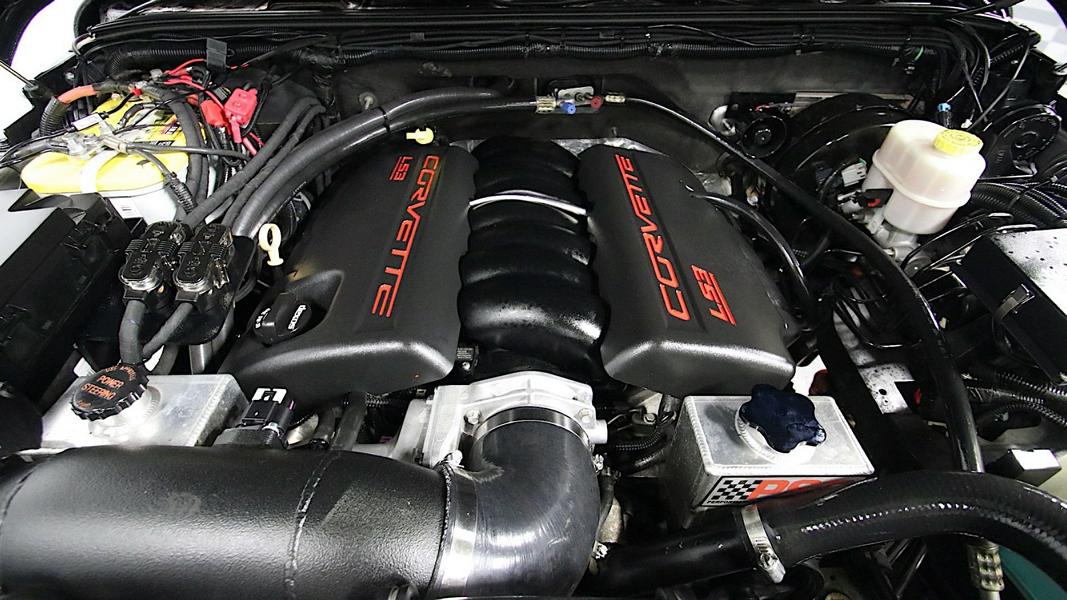 LS3-V8 engine in the mighty 2014 Jeep JK Offroader