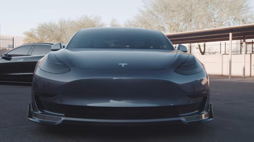 Tesla Model 3 mit Carbon Bodykit von Vivid Racing 5 Video: Tesla Model 3 mit Carbon Bodykit von Vivid Racing!