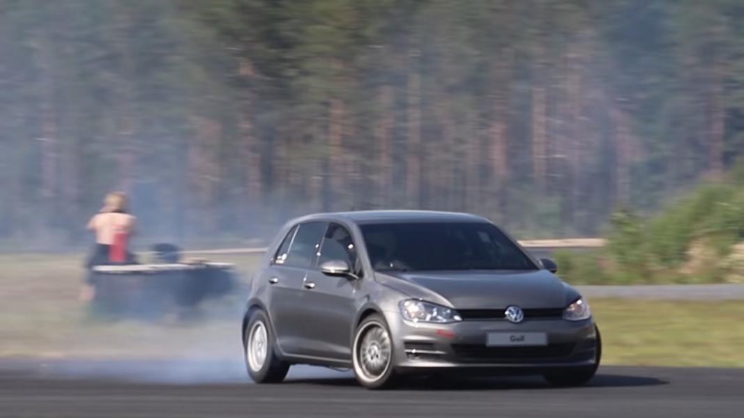 Wideo: Sleeper par excellence - VW Golf V8 z napędem na tylne koła!