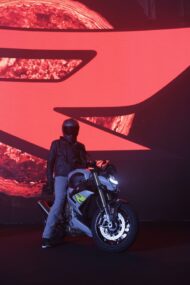 Emotional roadster look - the new BMW S 1000 R!