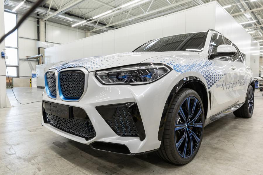 BMW i Hydrogen NEXT with hydrogen fuel cell electric drive
