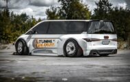 Verrückter Tuning-Bus: BiTurbo Audi TS7 V8 auf VW T7 (2020) Basis!