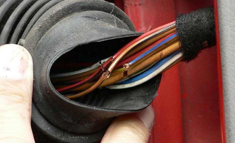 Kabelbruch Autotuer defekt e1605275984831 Auslöser, Probleme, Reparaturkosten   defekte Zentralverriegelung