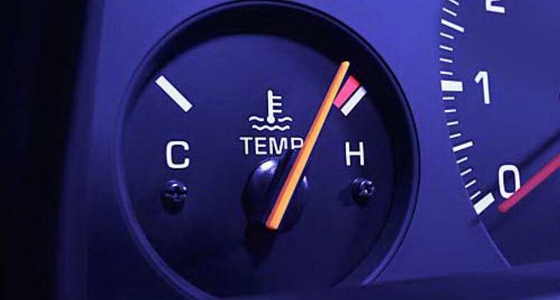 Motortemperatur heiss abstellen Motorschaden e1605872058504 10 fatale Fehler: So ist der Motorschaden fast garantiert!