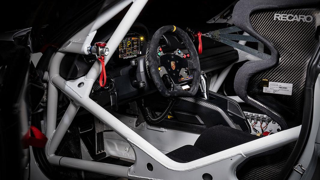 Porsche 718 Cayman GT4 Clubsport Trackday MR 10