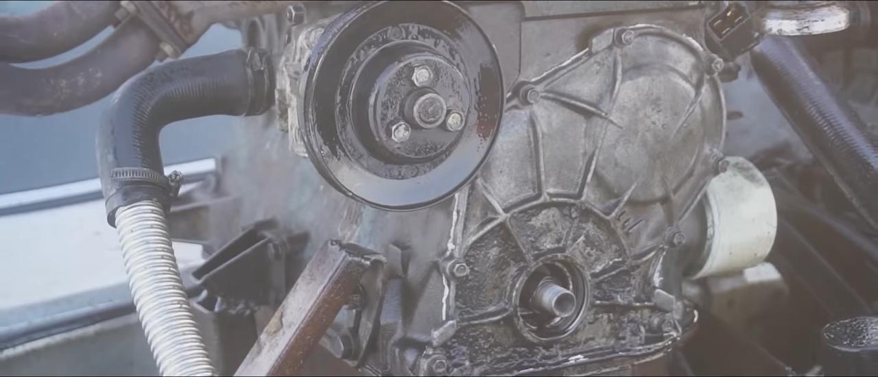 Video: Garage54 baut funktionierenden Selfmade-V12-Motor!