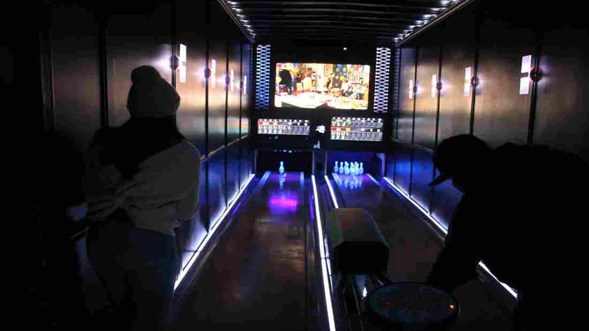 Lucky Strike Bowling Trailer Anhaenger Mobil 2