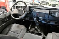 Discreto Pickup Land Rover Defender Restomod 1995!