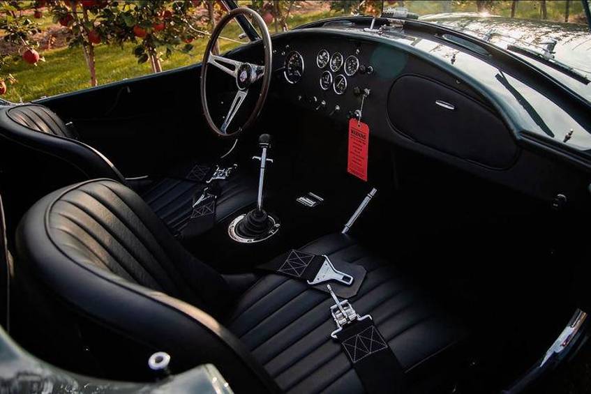 $ 5,9 million for Carroll's 1965 Shelby 427 Cobra!