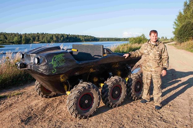 Video: With the 6 × 6 amphibious ATV Green Scout over the water!