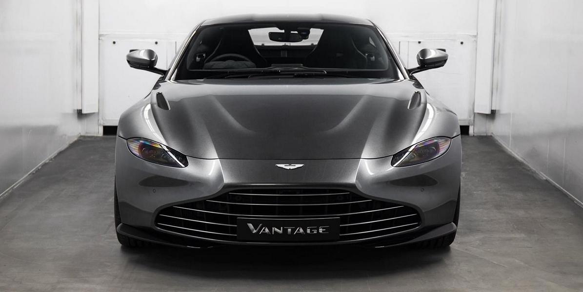 Disinnesco in fabbrica: griglia Aston Martin Vantage!