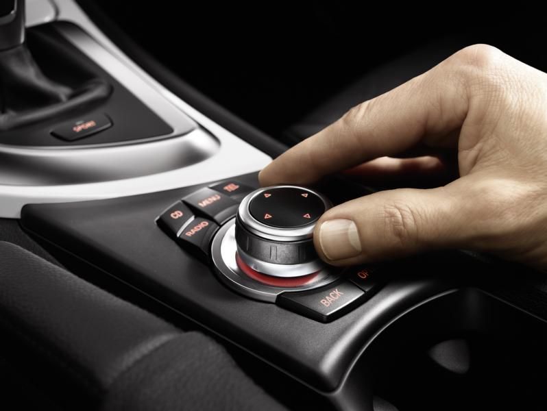 Bezpieczeństwo i wygoda: podłącz smartfon do samochodu!