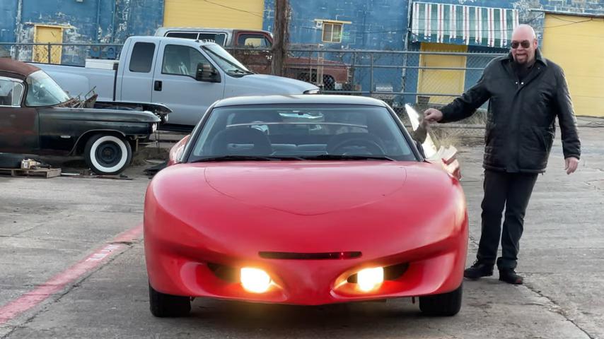 Video: KITT from Knight Rider 2000 is for sale!