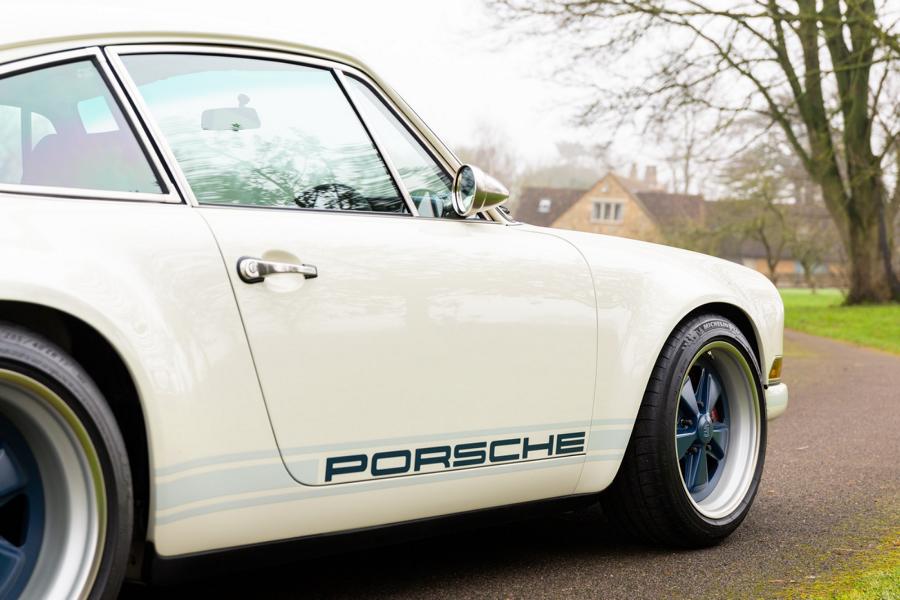 Singer Porsche 911 Restomod 964 Tuning 5 Singer Porsche 911 (964) Restomod in England verkauft!