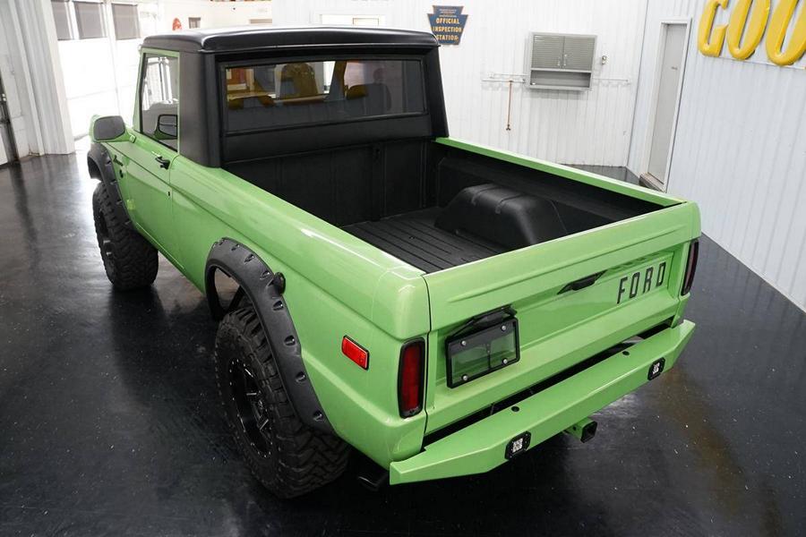 Ford Bronco Restomod uit 1971 met Ford GT groene verf!