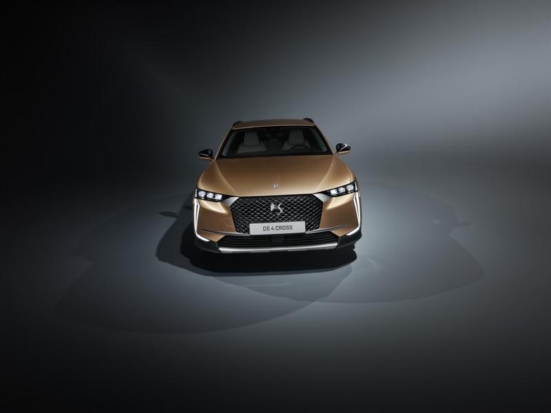 Elegant compact with SUV touch presented: the DS 4 (2021)