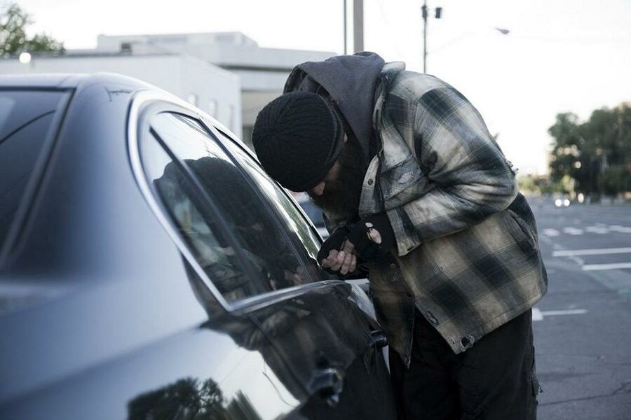 leasing auto diebstahl einbruch gestolen e1613734564955 Kleiner Schutz für schmales Geld   die Fake Alarmanlage!