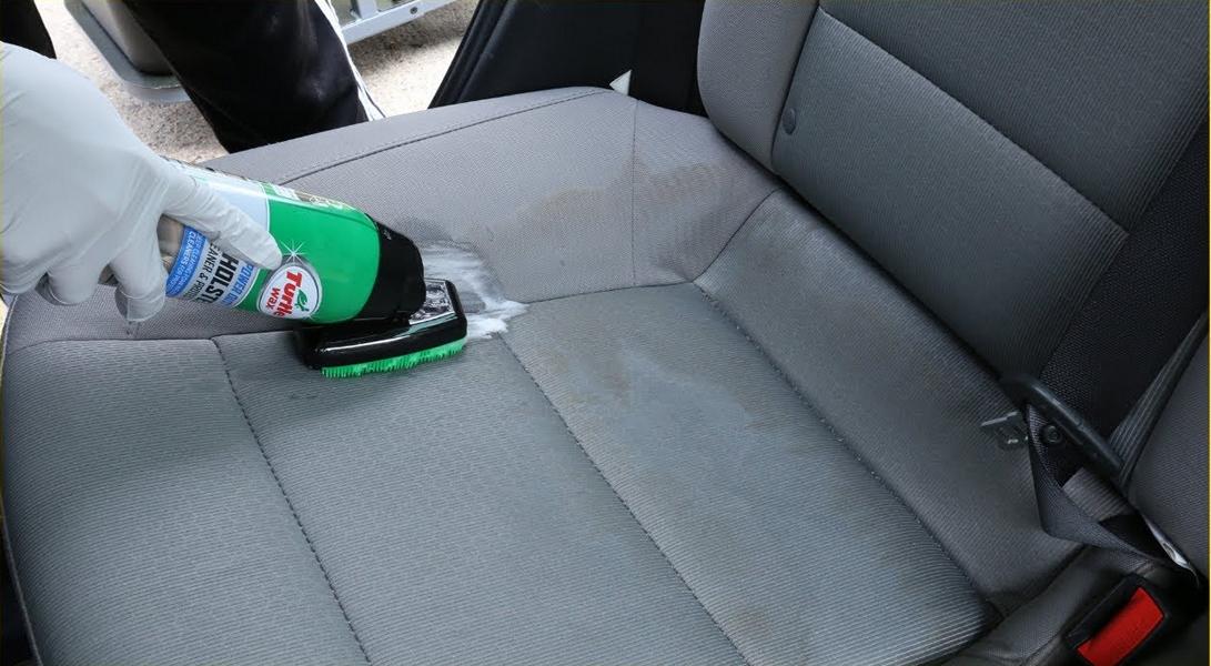 polster fleck auto reinigen saeubern Innenraumreinigung: Das ist notwendig für ein gepflegtes Auto