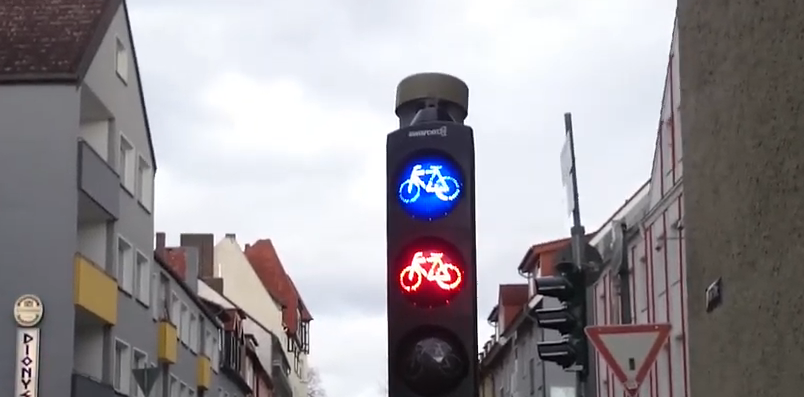 Blaue Fahrrad Ampel Hildesheim 2021 1
