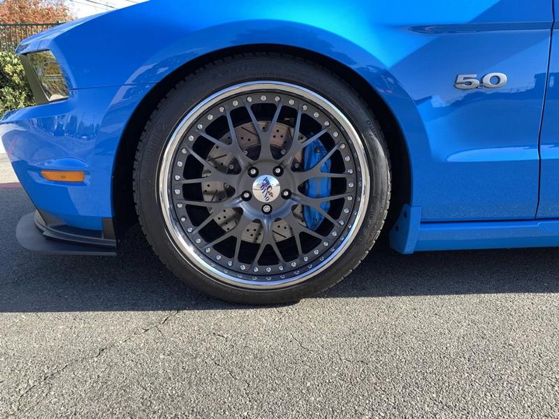 Grabber Blue, transmission manuelle et 660 PS dans la Ford Mustang GT 5.0!
