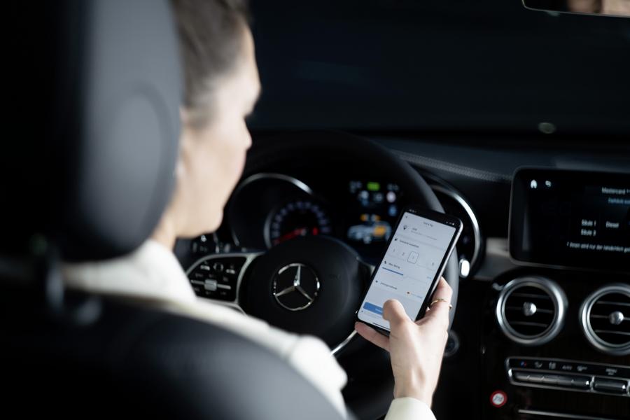 Mercedes me “Fuel & Pay” – contactloos betalen aan de pomp