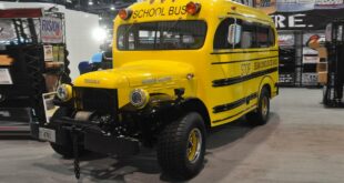 Monster Schulbus Dodge Power Wagon mit Hellcat V8 Header 310x165 Klassiker: 1966 Jeep Wagoneer Restomod mit Silverado V8!