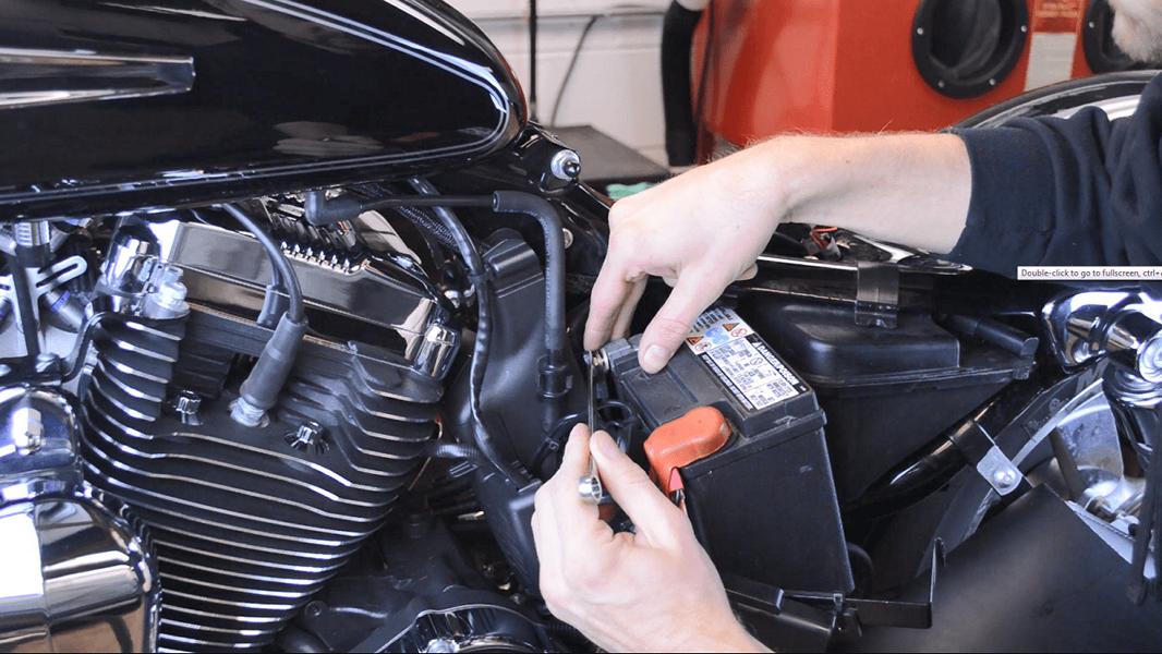 Motorrad Batterie Verbot Saeure Welcher Batterietyp für den Einbau ins Motorrad?