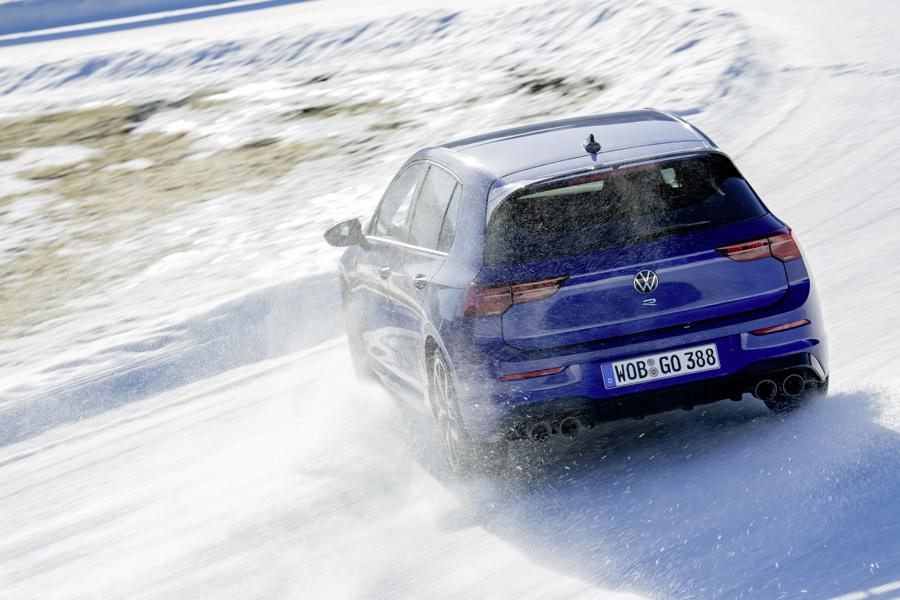 De prestaties van de nieuwe VW Golf R zetten de norm!