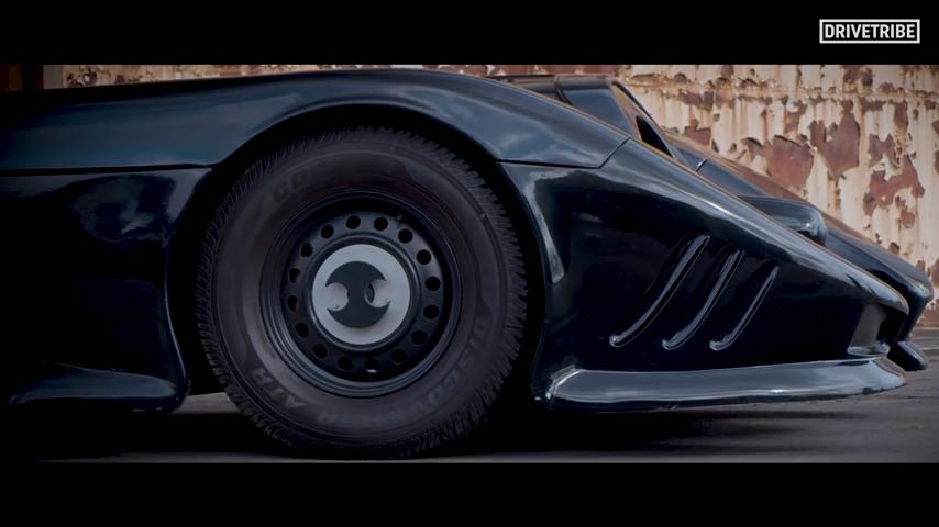 Video: Batmobil Replika auf Mustang Basis mit Chevy V8!