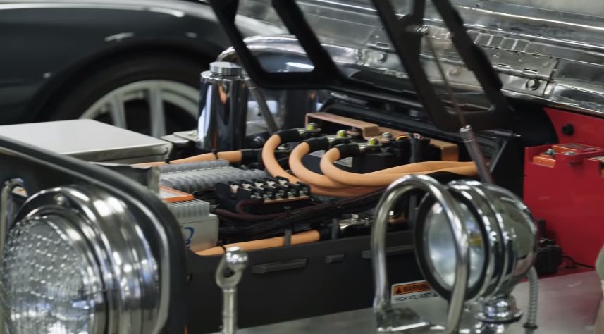 E Restomod Umbau Jeep Willys Tesla Batterie 2 Video: E Restomod Umbau Jeep Willys mit Tesla Batterie!