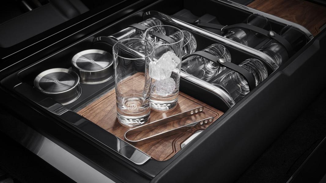 2021 Rolls-Royce Cullinan avec le "module récréatif" de luxe!