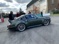 ¡Singer reinventó el Porsche 911 DLS en Oak Green Metallic!