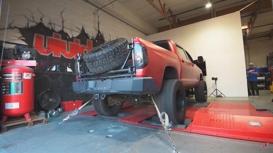 Video: 38 inch tires on a 550 PS Toyota Tundra!