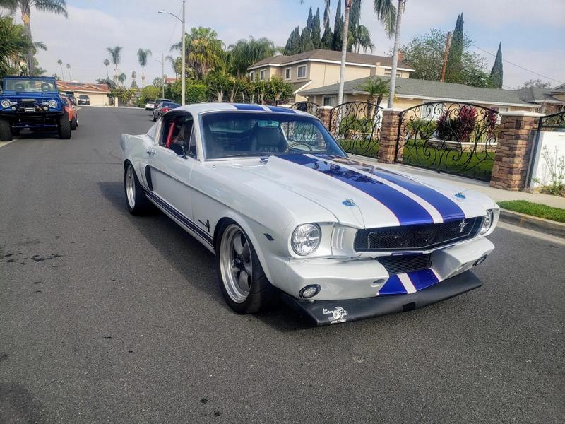 1966er Ford Mustang Coyote Power Restomod 1