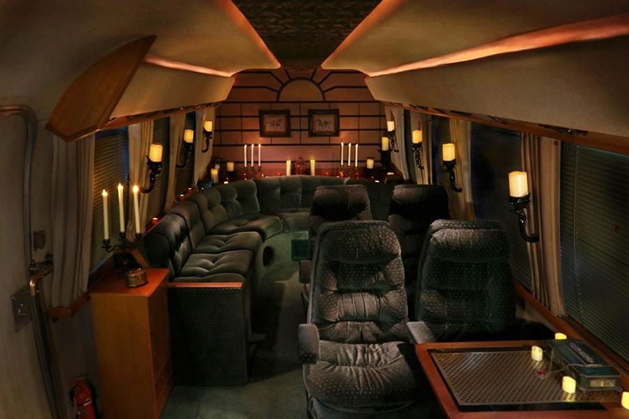 Con la muerte de gira: ¡Airstream Funeral Coach Escape Room!