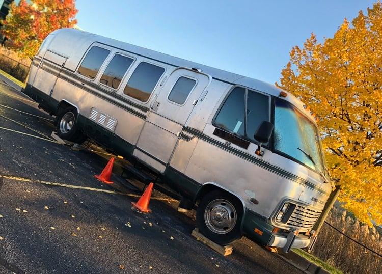 Mit dem Tod auf Tour: Airstream Funeral Coach Escape Room!
