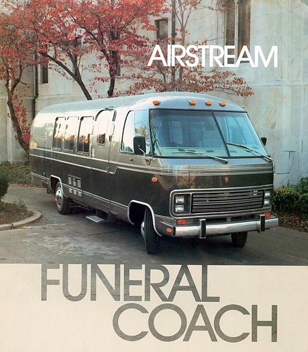 Con la muerte de gira: ¡Airstream Funeral Coach Escape Room!
