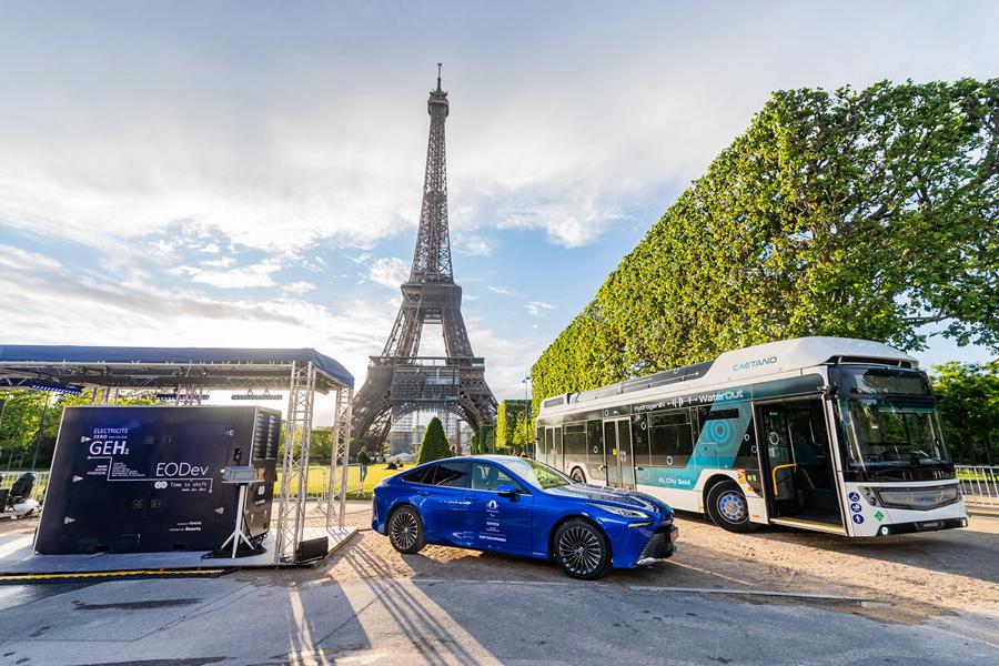 La technologie des piles à combustible Toyota met la Tour Eiffel à l'honneur!