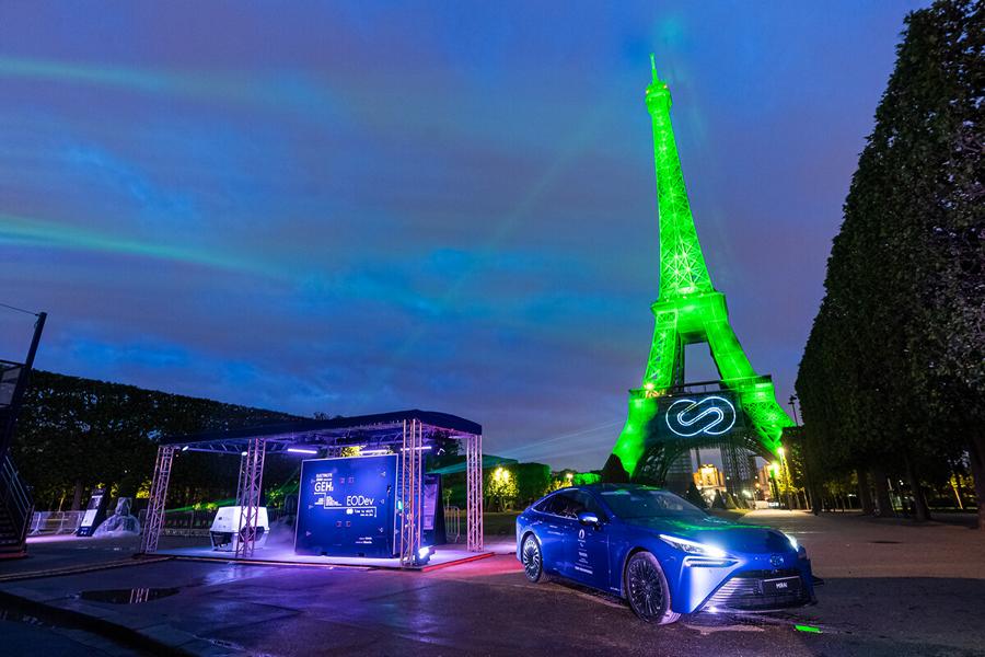 ¡La tecnología de pila de combustible de Toyota pone a la Torre Eiffel en el centro de atención!