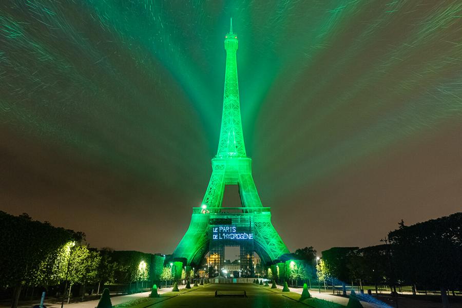 La technologie des piles à combustible Toyota met la Tour Eiffel à l'honneur!