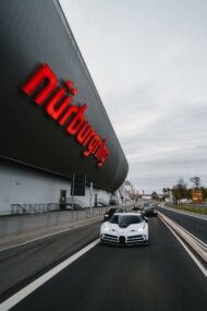 ¡Bugatti con +6.000 CV y ​​64 cilindros en Nürburgring!