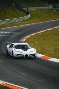 Bugatti met +6.000 pk en 64 cilinders op de Nürburgring!