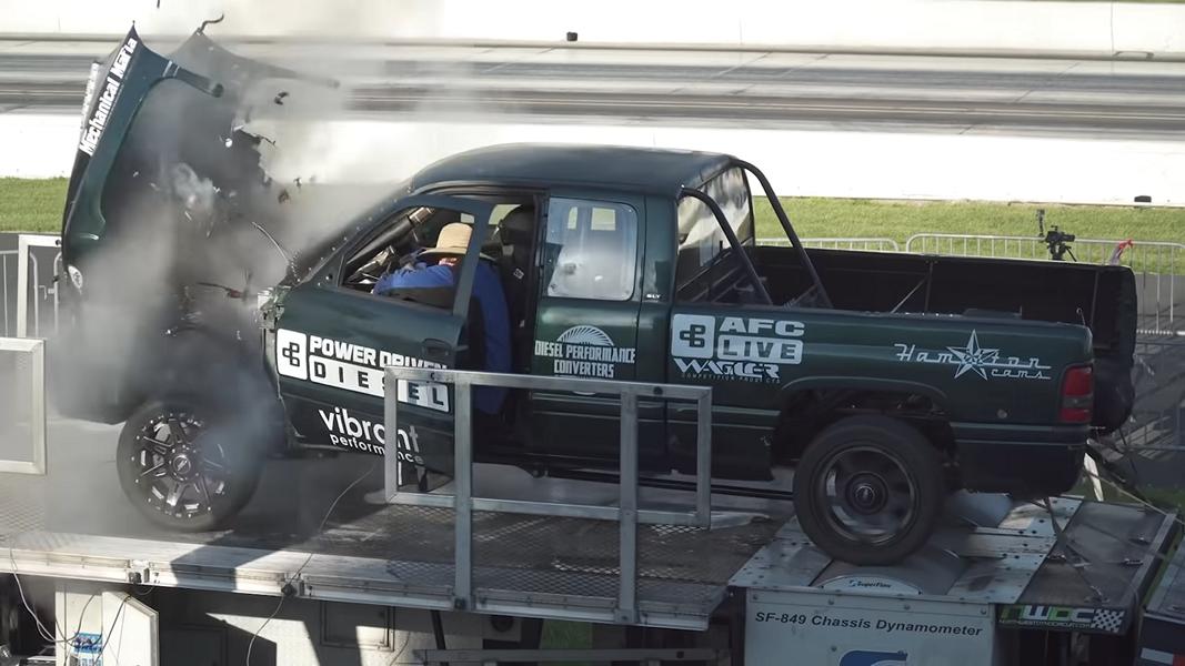 Vidéo: Dodge Ram avec le diesel de réglage Cummins explose!