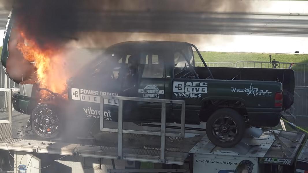 Vidéo: Dodge Ram avec le diesel de réglage Cummins explose!