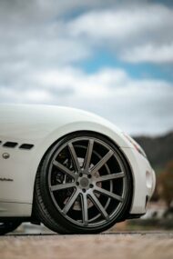 Profonda Maserati GranCabrio su grandi cerchi Deville!