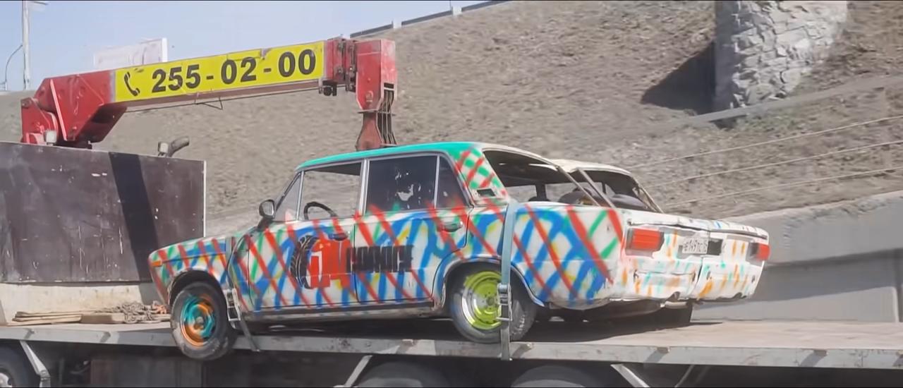 فيديو: هذه هي الطريقة التي يعمل بها الجسم العريض - سيارة لادا المزدوجة من Garage54!