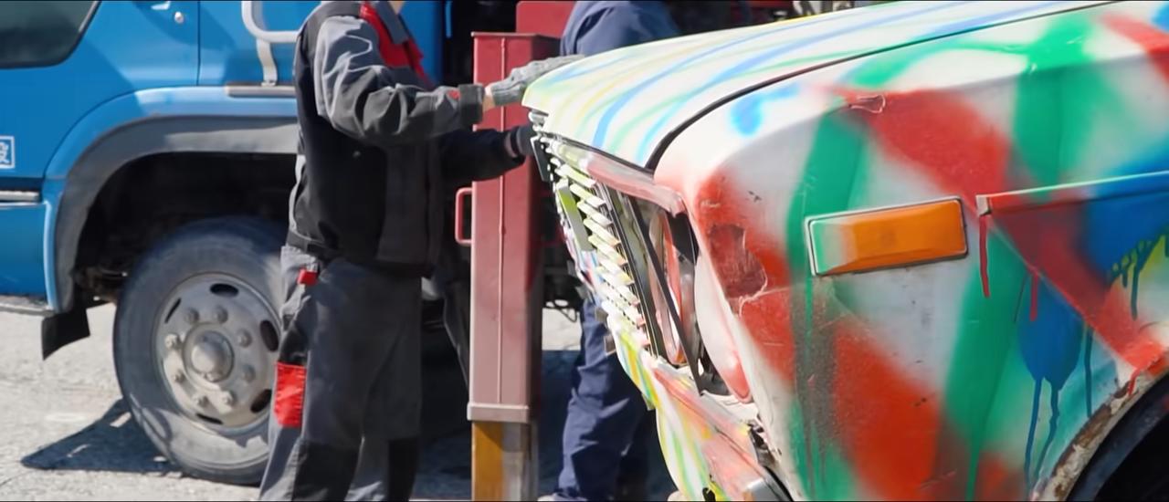 فيديو: هذه هي الطريقة التي يعمل بها الجسم العريض - سيارة لادا المزدوجة من Garage54!