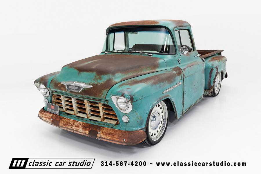 Lots of patina: 1955 Chevrolet 3100 pickup as restomod!