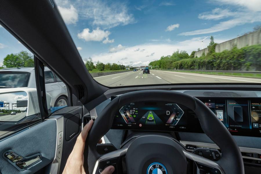 BMW iX Fahrerassistenzsysteme 10 Bald mit 600 PS: BMW bestätigt den iX M60 Stromer!